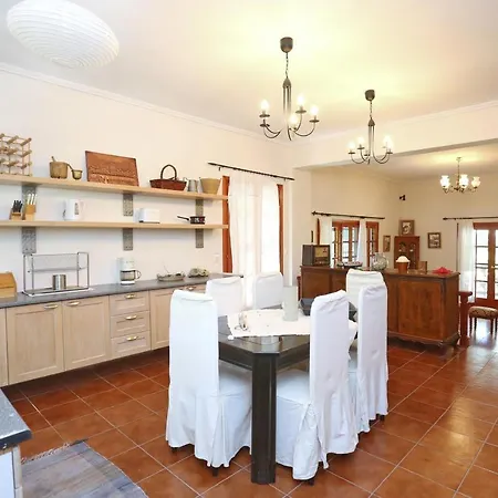 Paradise Pines - 6 Bdrms, 6 Baths, Bbq, Gardens