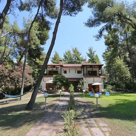 Paradise Pines - 6 Bdrms, 6 Baths, Bbq, Gardens Βίλα