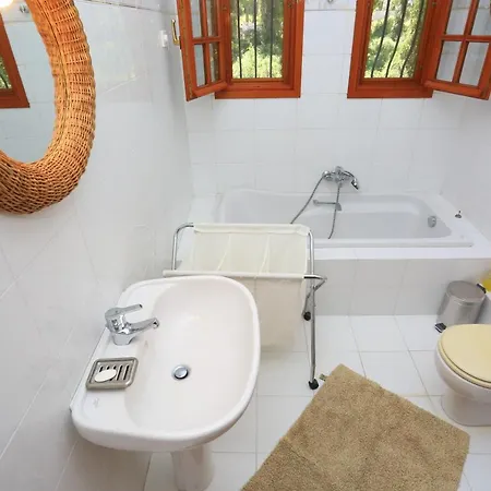 Paradise Pines - 6 Bdrms, 6 Baths, Bbq, Gardens